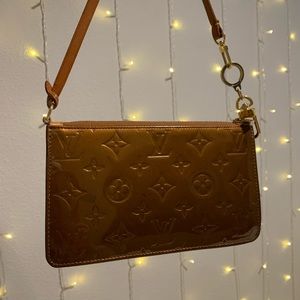 LOUIS VUITTON POCHETTE